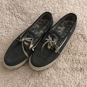 Woman’s dark gray Sperry Top-Sider boat shoe